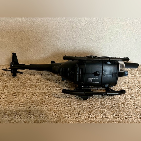 2 plastic toy Army vehicles Tan Jeep & Black Nightstalker Helicopter w/ soldier - Picture 6 of 10